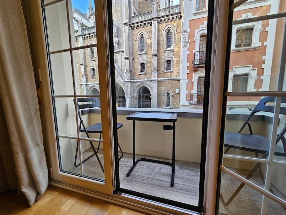 636A Gran Apartamento En Pleno Centro Oviedo Bagian luar foto